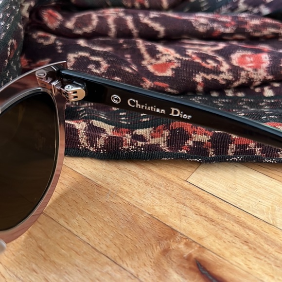 Like new Christian Dior sunglasses. Worn only 3 times. - Picture 3 of 11